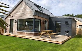 Nouveau ! La cabine du bout du monde -Saint-Mathieu : votre pied-à-terre breton haut standing [PL02]